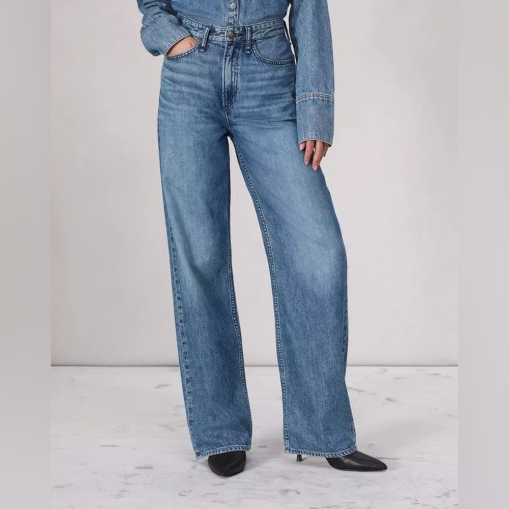 Rag & Bone Featherweight Logan Mid-Rise Wide Leg Jean in Shade Audrey - Picture 5 of 12